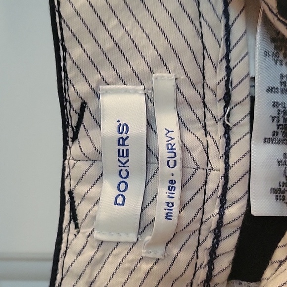 Dockers Women's Black Shorts 6 - Picture 3 of 6